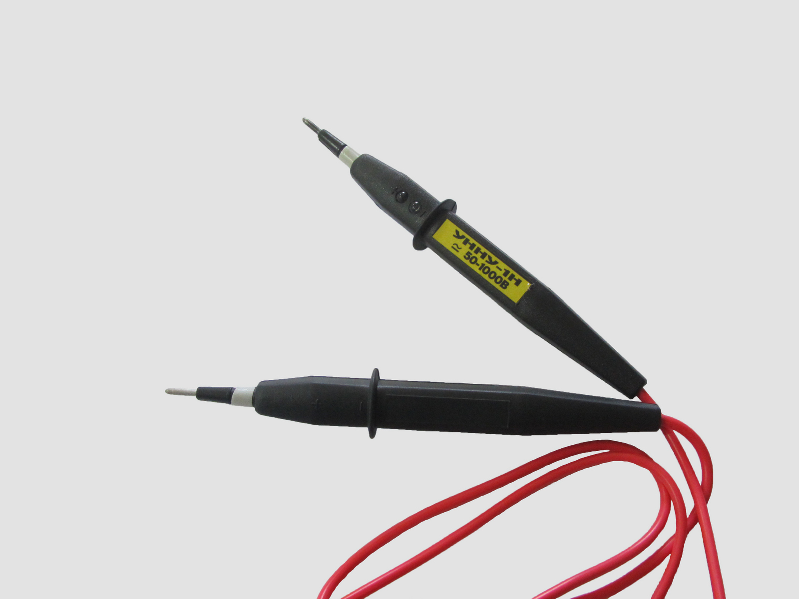 В каких электроустановках применяются указатели напряжения для проверки совпадения фаз